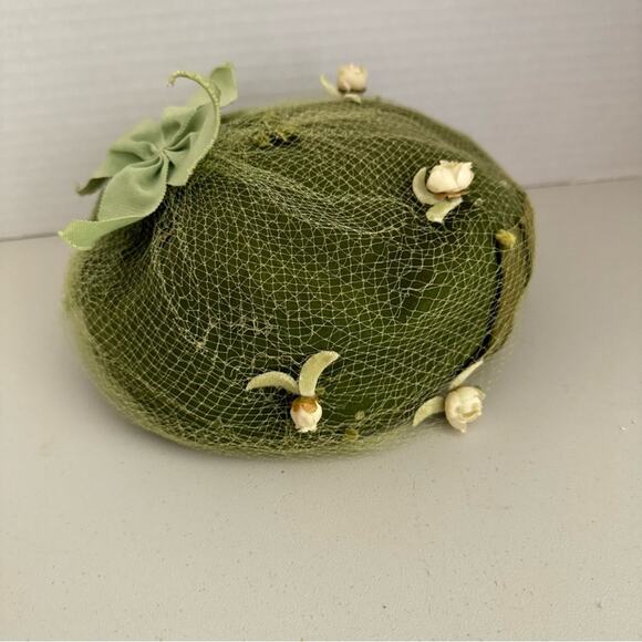 Vintage 1950s Union Made Green Womens Hat Brooch & Flowers With Mesh Unique main image 5